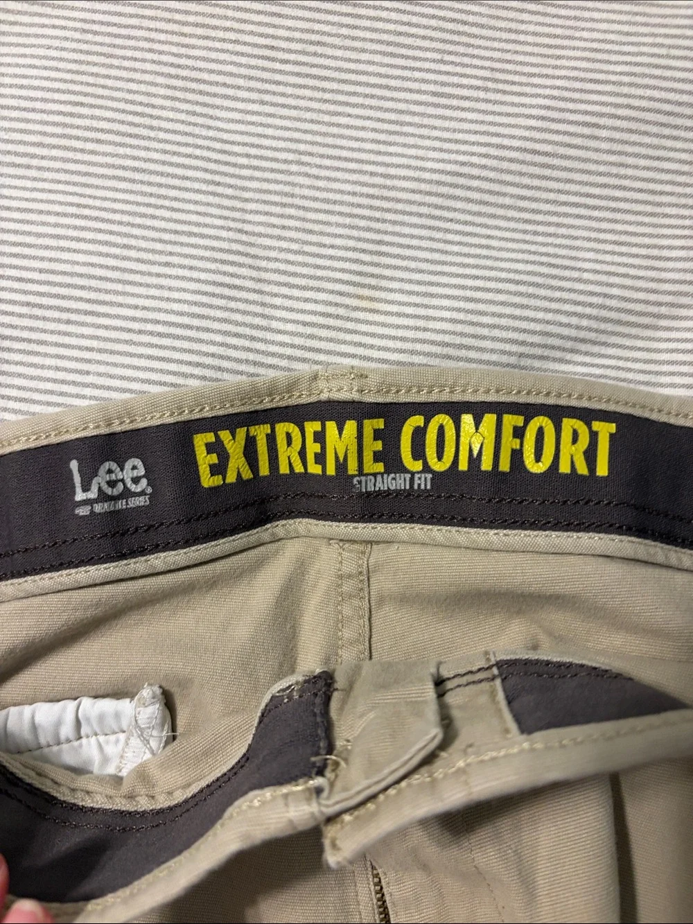 Lee Extreme Comfort Men's Khaki Cargo Pants Straight Fit 42x30 Stretch
